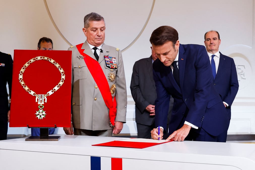 Emmanuel macron promet de "rassembler" pour son deuxieme mandat