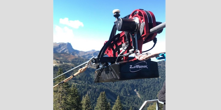L'entreprise catalane Pacset, qui exploite le parc de tyroliennes le Tyrovol à Porté-Puymorens (Pyrénées-Orientales), a développé et fait breveter un système automatisé pour remonter les tyroliennes.