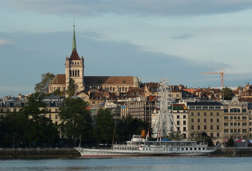 La cathedrale saint-pierre pres du lac leman a geneve