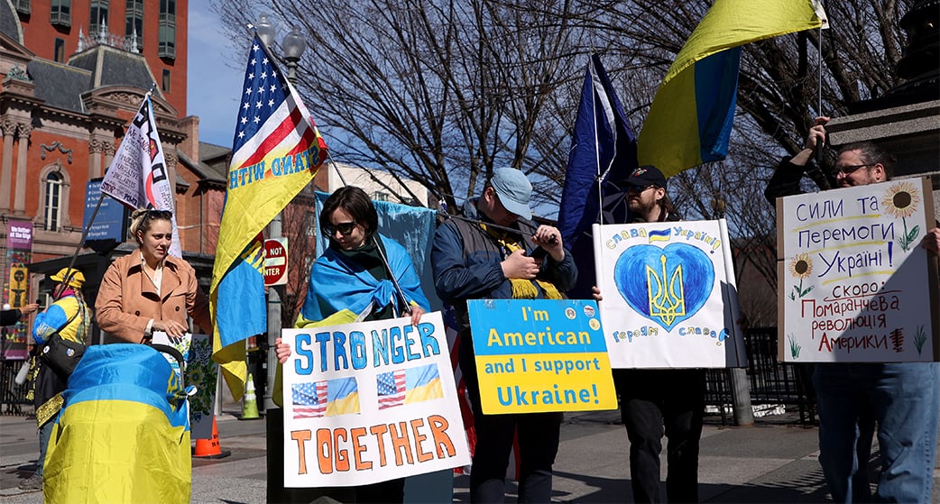 Les Ukrainiens soudés autour de Zelensly après son échange musclé avec Trump et Vance