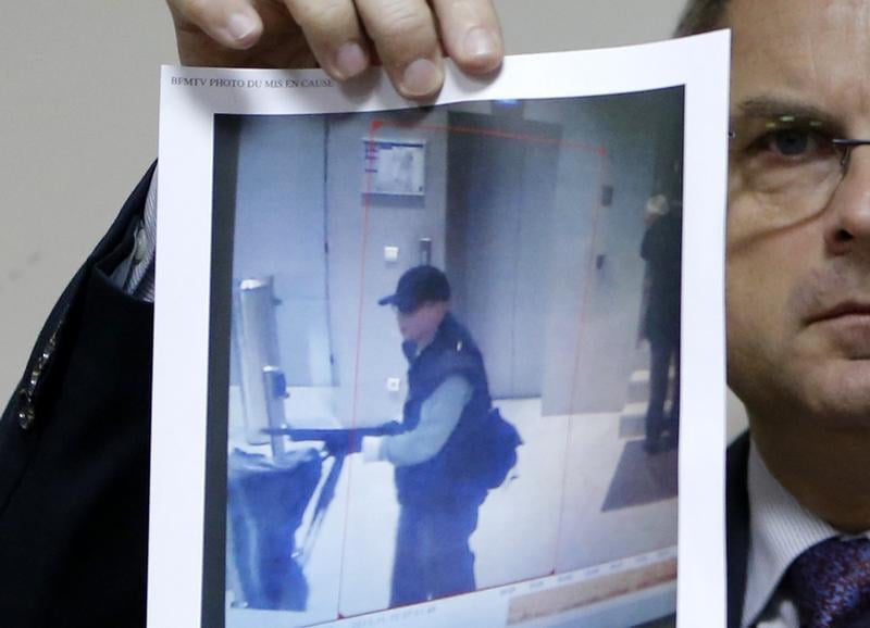 Le tireur de Paris en garde à vue pour tentative d'assassinats