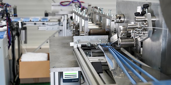 7Tech crée une machine de fabrication de masques chirurgicaux