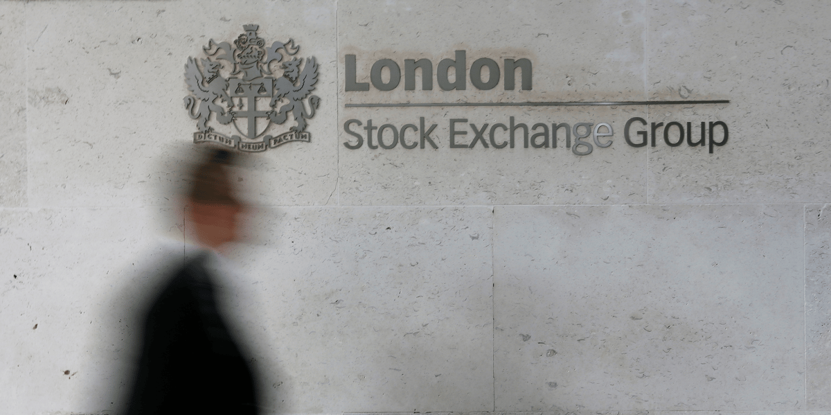 Les bourses europeennes progressent a mi-seance