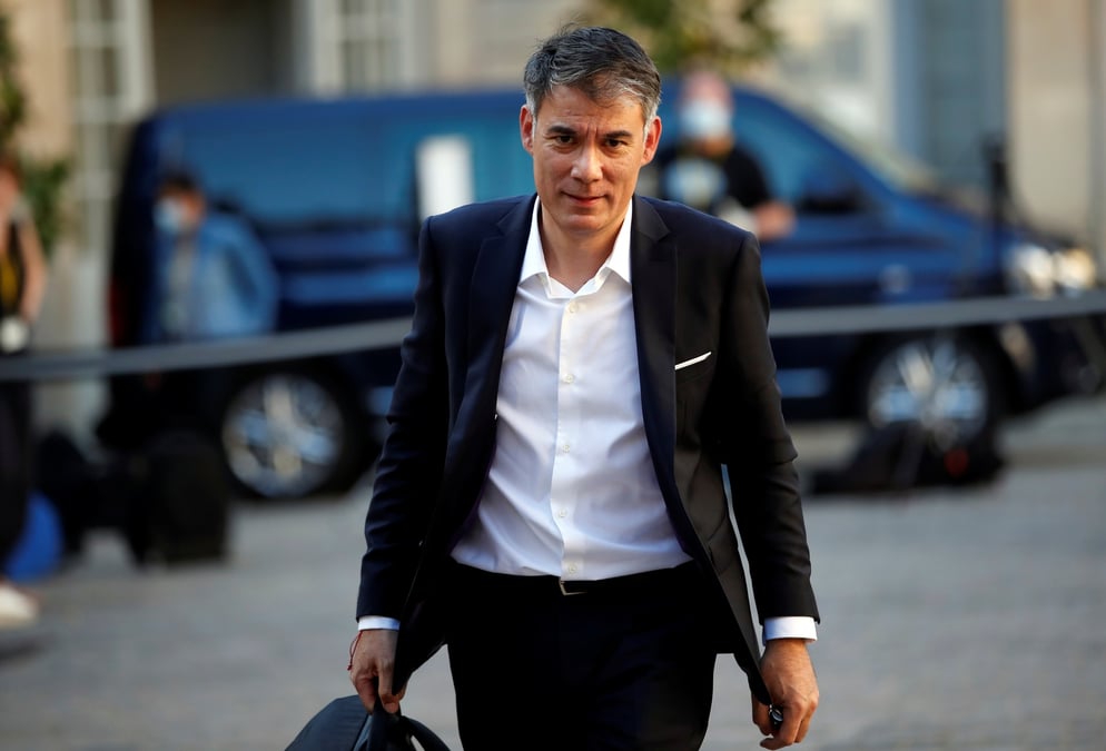 Olivier faure, du parti socialiste francais (ps), arrive a une reunion avec les dirigeants des partis politiques a l'hotel matignon a paris
