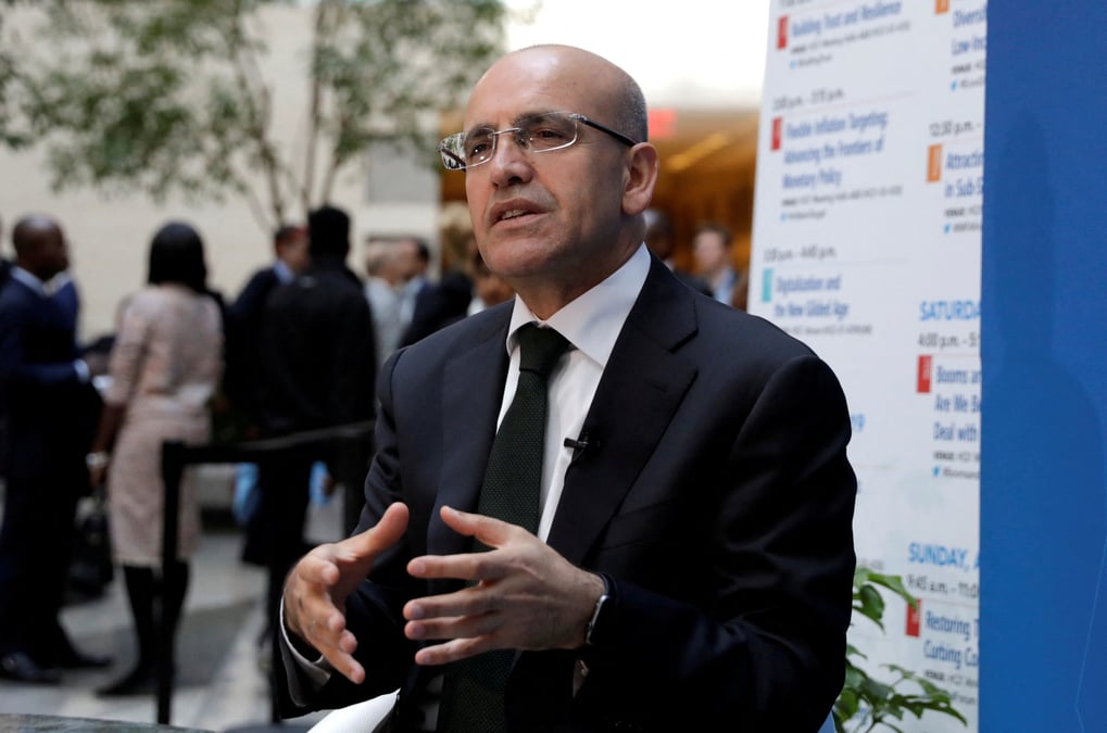 Ancien ministre turc de l'economie mehmet simsek lors d'une interview a washington