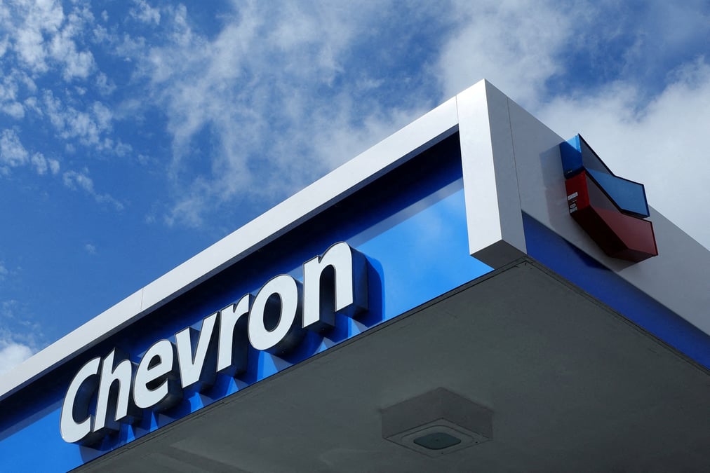 Une station-service chevron, aux etats-unis