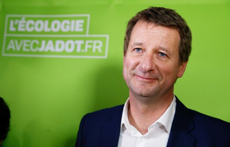 Jadot s'interroge sur les liens entre fillon et axa