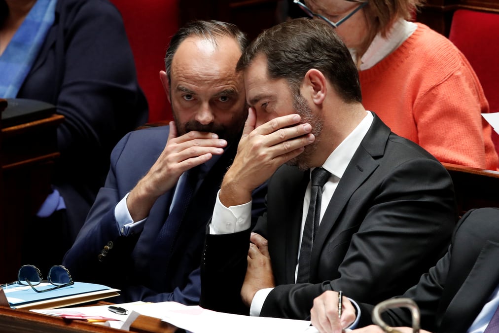 L'executif brandit la menace des penalites face a ge