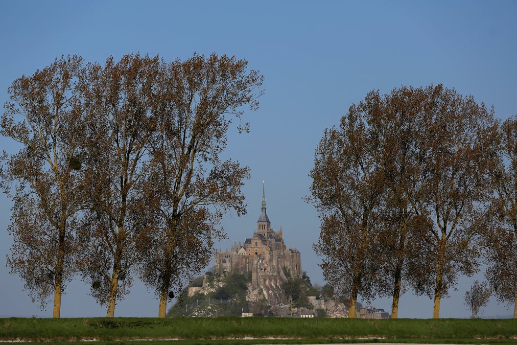 Un homme interpelle apres l'evacuation du mont-saint-michel