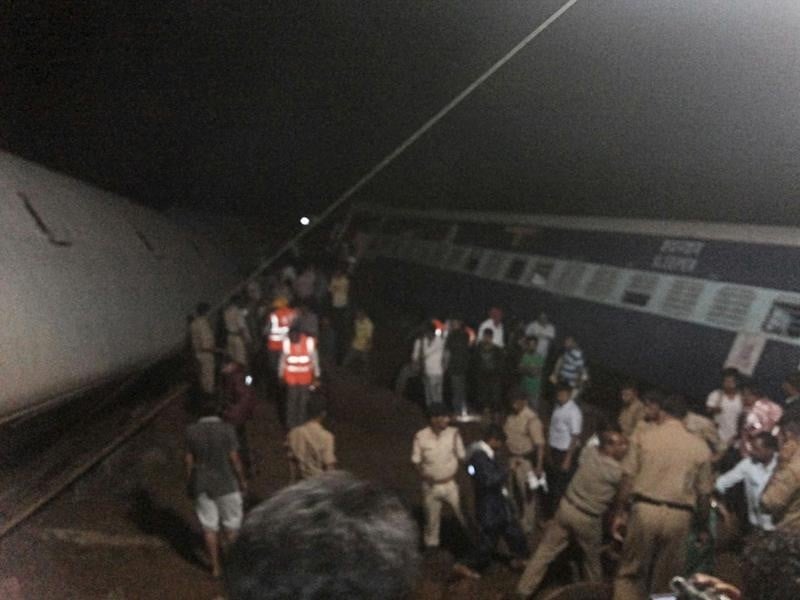 Au moins 20 morts dans le deraillement de deux trains en inde