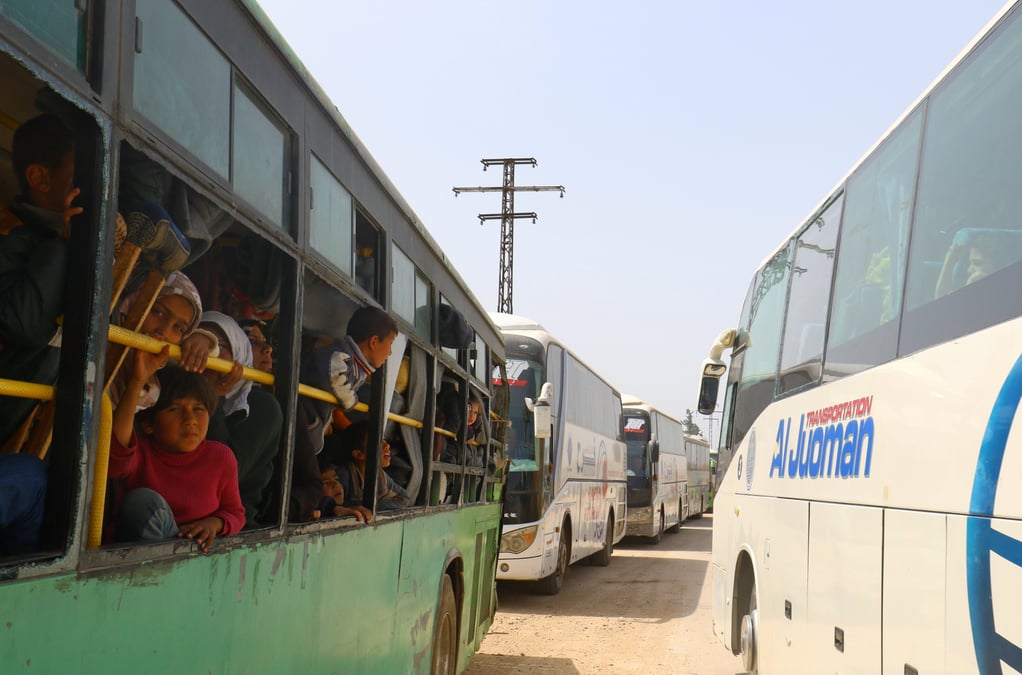 Reprise des evacuations en syrie apres une suspension de 48h