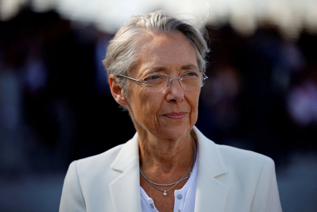 France: borne "ne ferme pas la porte" a une taxe sur les super profits