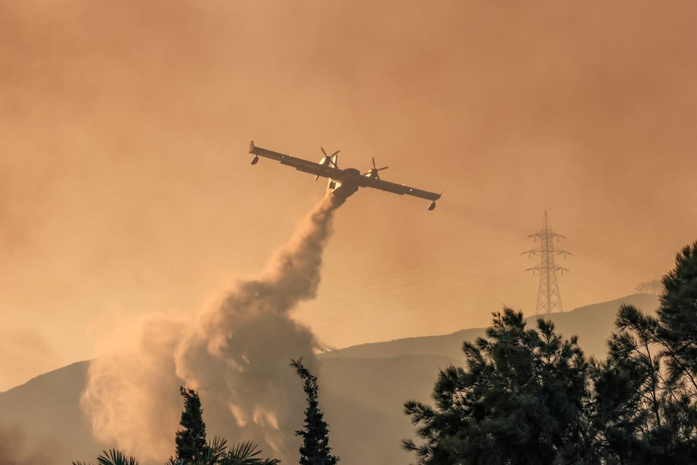 Un incendie brule sur l'ile de rhodes