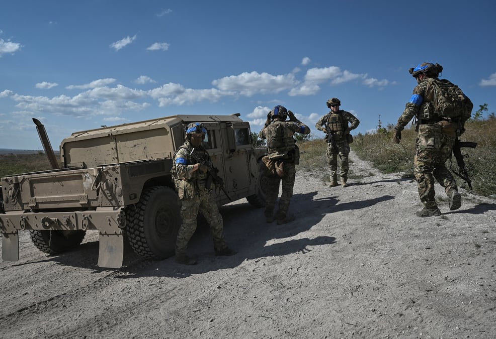 Des militaires de la 3e brigade d'assaut separee d'ukraine se preparent a mener une mission de reconnaissance pres de bakhmut