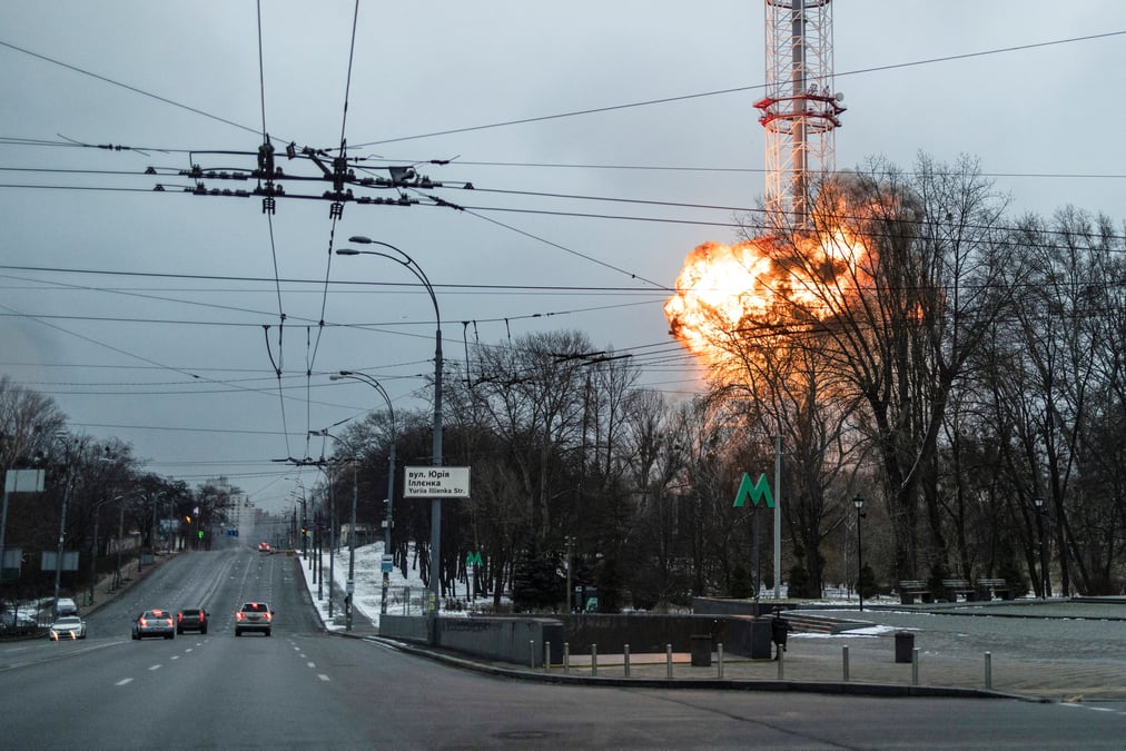 Ukraine: cinq morts dans l'attaque d'une tour de television a kiev