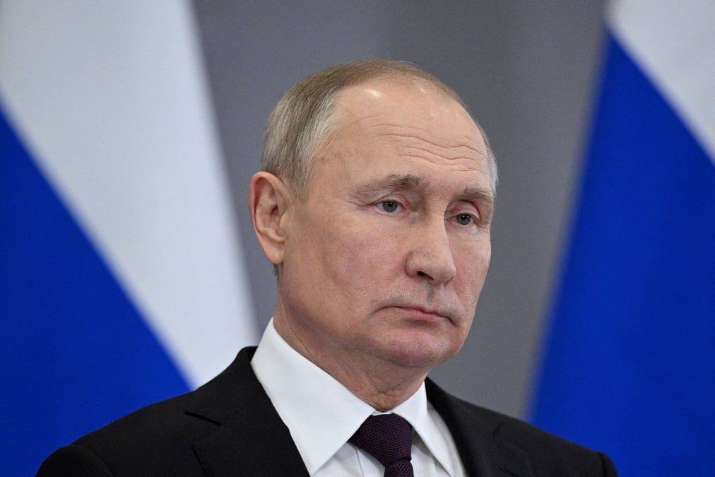 Le president russe vladimir poutine participe a une conference de presse a astana, au kazakhstan