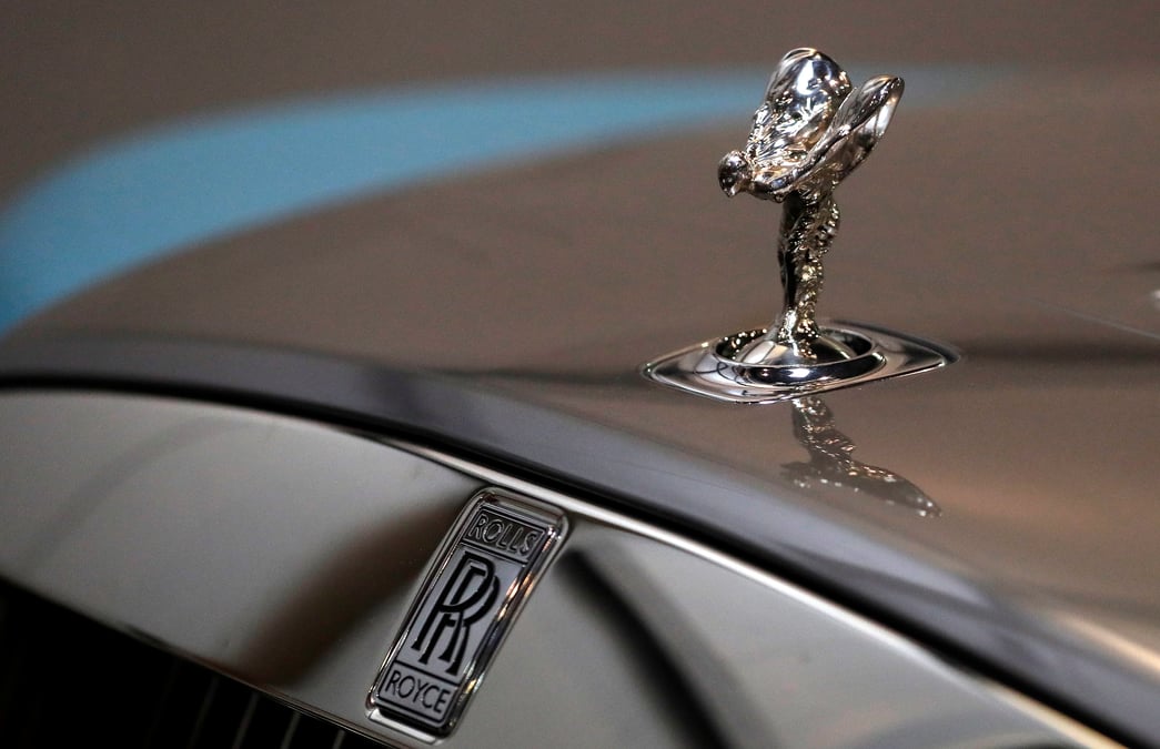 Ebranle par la pandemie, rolls-royce veut lever cinq milliards de livres