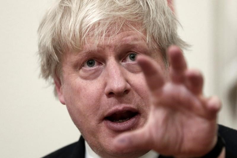 Johnson annule une visite a moscou apres l'attaque en syrie