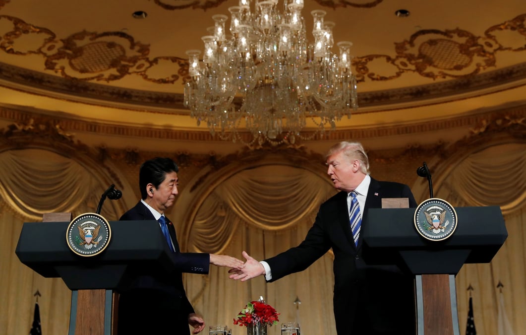 Trump et abe veulent intensifier leurs negociations commerciales