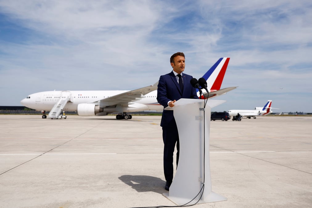 Macron dramatise l'enjeu des legislatives et appelle au "sursaut republicain"