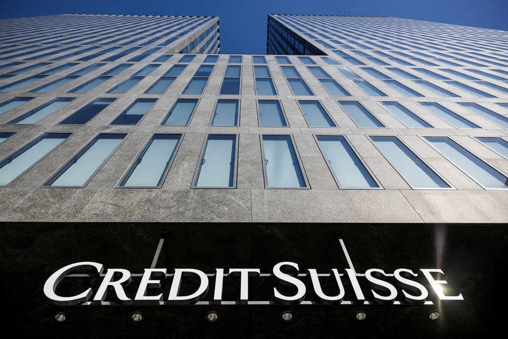 Logo credit suisse sur un immeuble a zurich