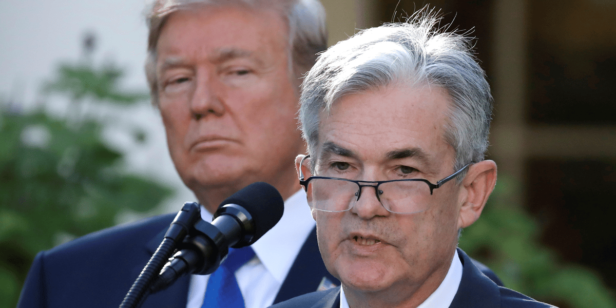 Trump n'est "meme pas un peu" satisfait de powell (fed)