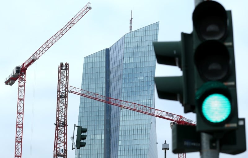 La bce assouplit encore ses regles de supervision bancaire
