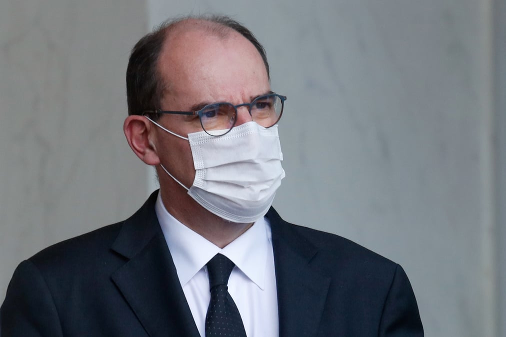 La france va renforcer la protection des fonctionnaires et le controle des reseaux sociaux, dit castex