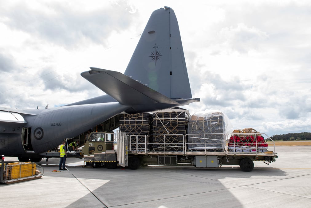 L'aide humanitaire commence a arriver aux iles tonga