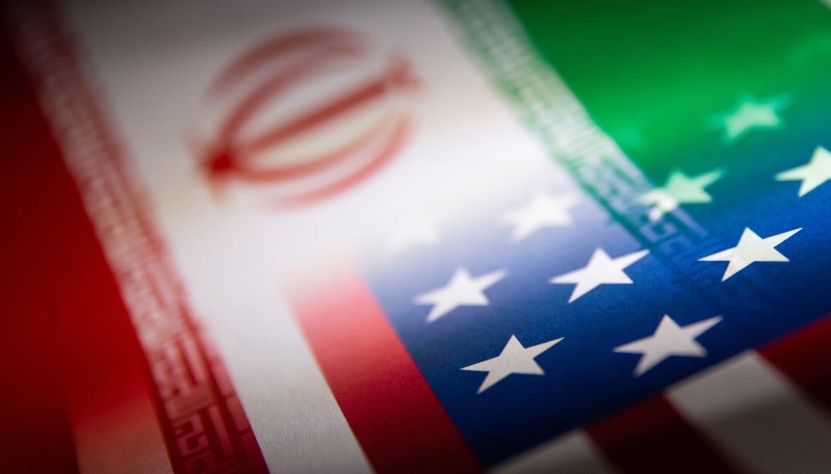 Photo d'illustration des drapeaux iranien et americain