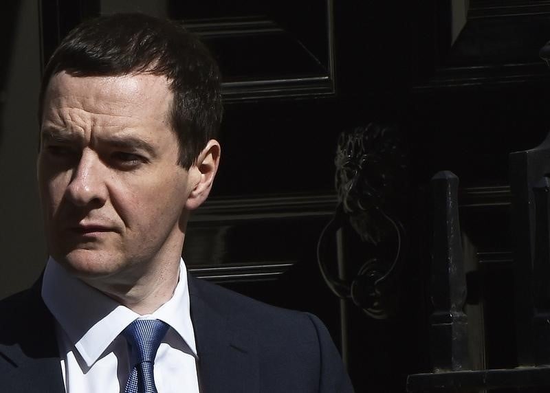 Le ministre britannique des finances cherche le soutien francais aux reformes de l'ue