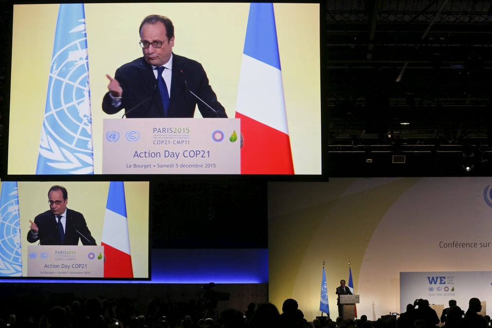 Francois hollande salue le projet d'accord a la cop21