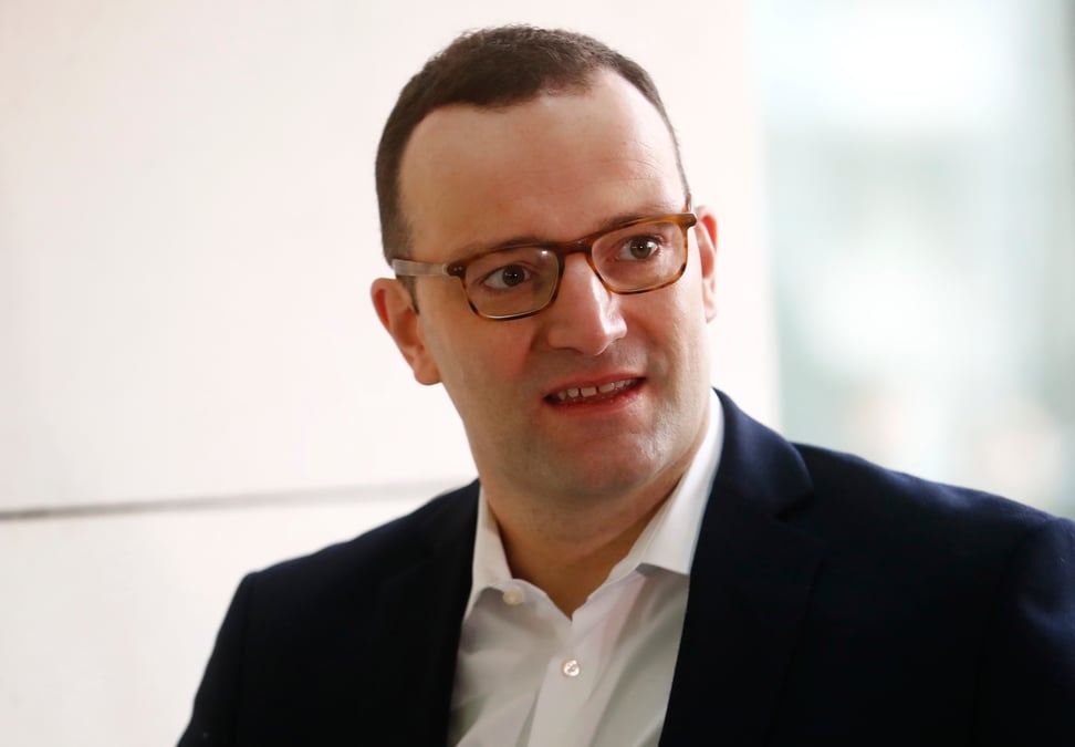 Merkel nomme ministre son plus farouche rival au sein de la cdu