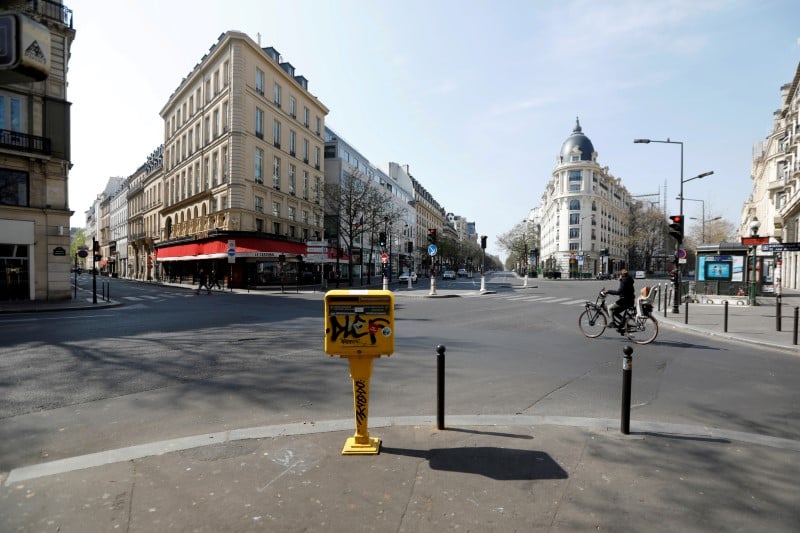 Bercy table sur un gonflement de la dette publique a pres de 121% du pib