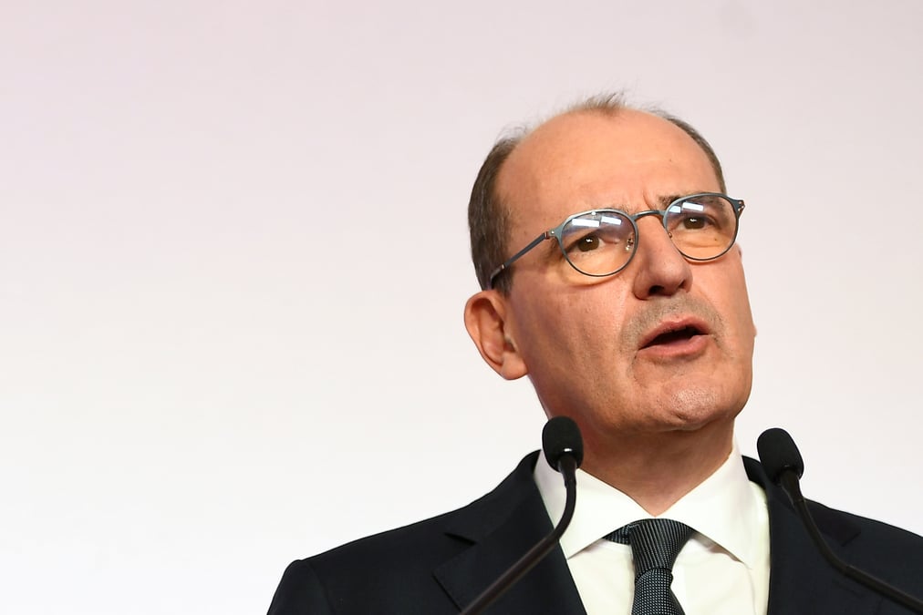 La relance vise a eviter un effondrement economique, dit castex