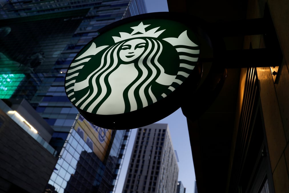 Starbucks releve ses previsions