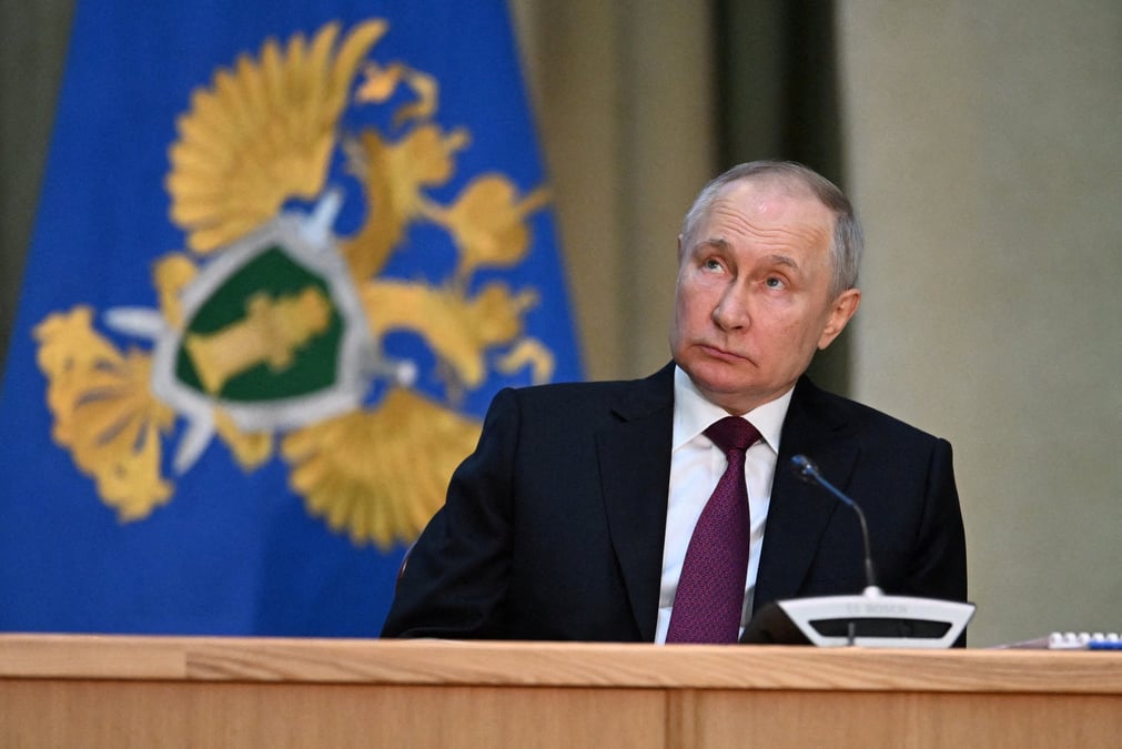 Le president russe poutine participe a la reunion du college des procureurs generaux a moscou