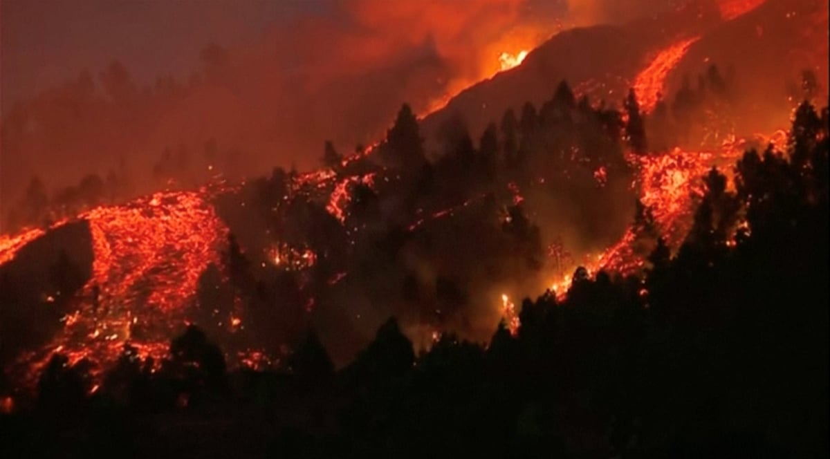 Espagne: des coulees de lave a la palma apres l'eruption d'un volcan
