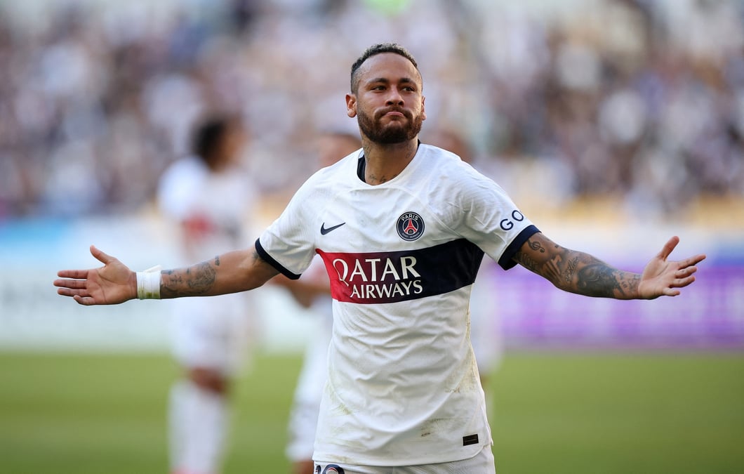 Neymar du paris st germain celebre son but lors d'un match amical a busan, en coree du sud