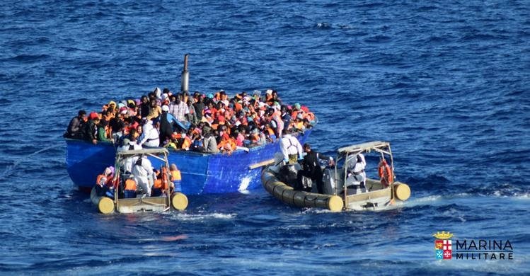 Plus de 2.500 migrants secourus au large de la libye
