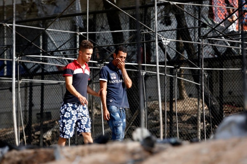 Incendie dans un camp de refugies en grece
