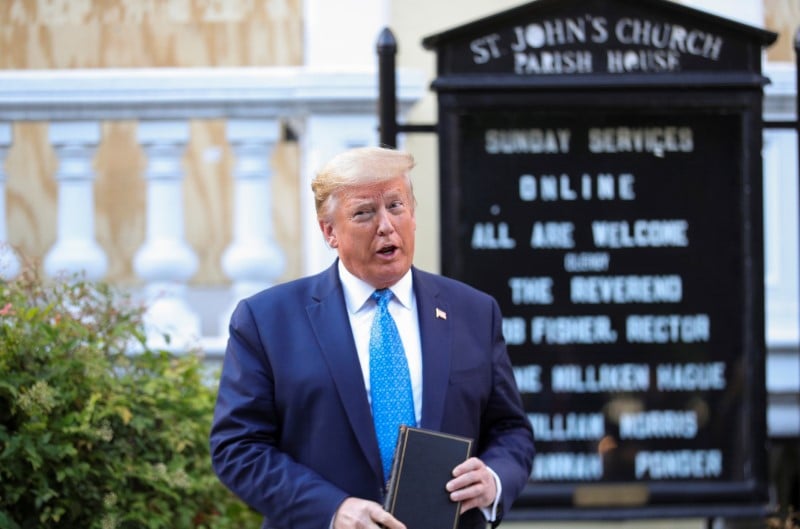 Twitter desactive une video de trump apres une plainte relative aux droits d'auteur