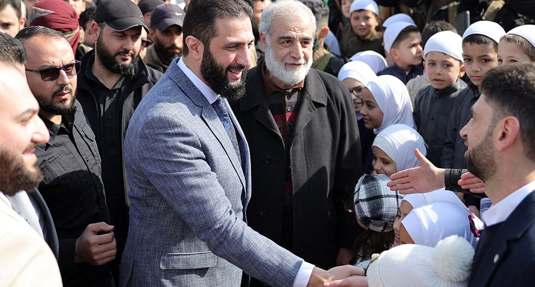 La Syrie entame une transition délicate vers un nouveau gouvernement.