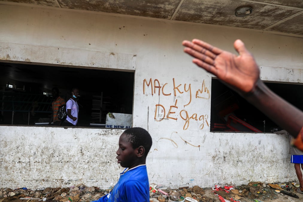 Le senegal restreint l'acces a internet, les manifestations s'intensifient
