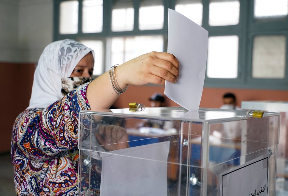 Les marocains aux urnes, les islamistes au pouvoir a l'epreuve de nouvelles regles electorales