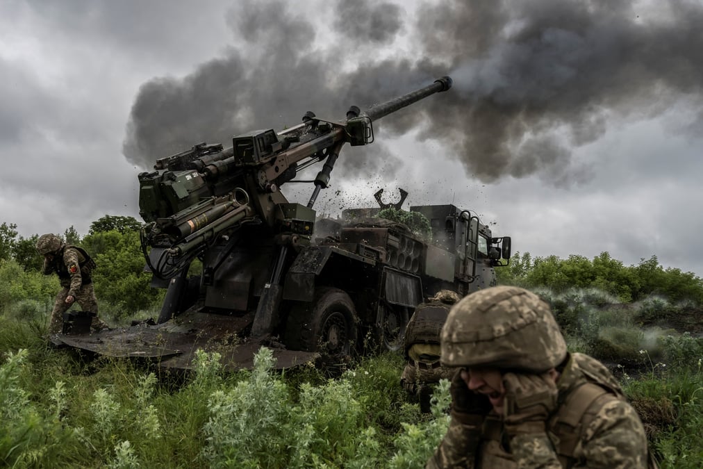 Kiev, à la peine sur la ligne de front, s'inquiète de l'effritement de l'assistance militaire et financière occidentale causées par des dissensions internes aux Etats-Unis et dans l'Union européenne.