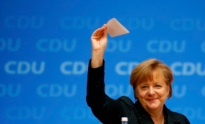 Angela Merkel aisément reconduite à la tête de la CDU