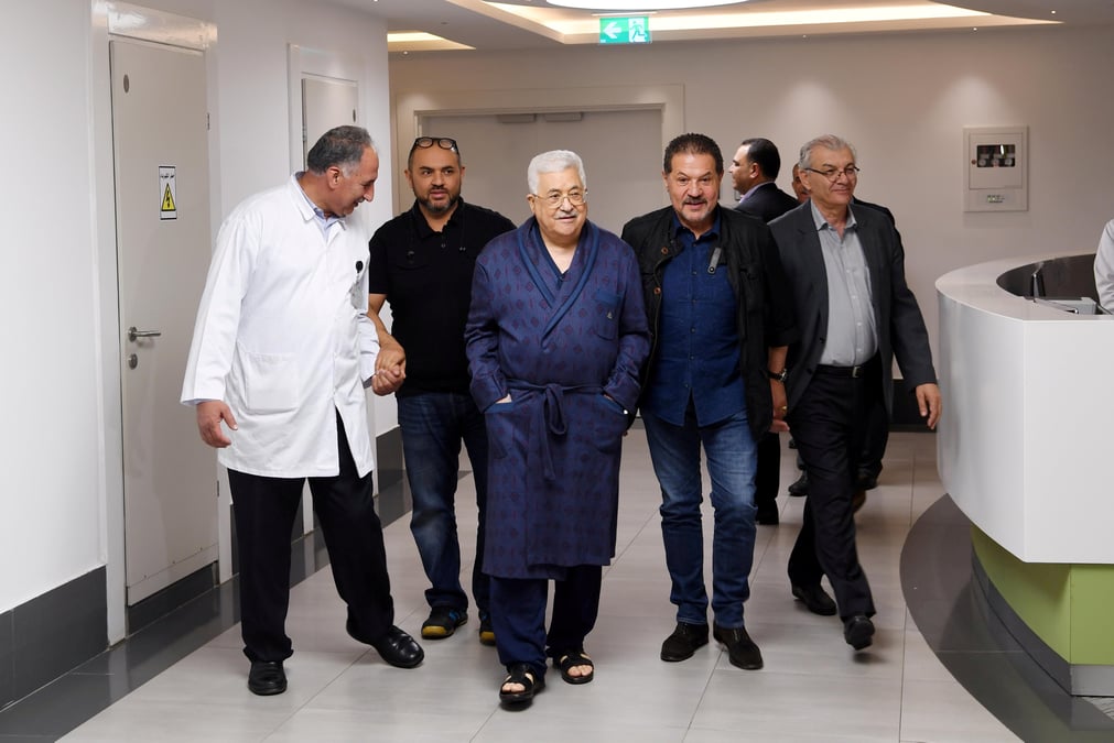 Mahmoud abbas prolonge son sejour a l'hopital