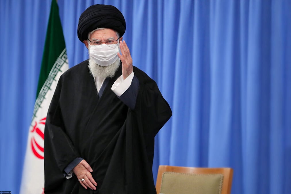 Le guide supreme iranien reapparait en public et s'en prend aux etats-unis