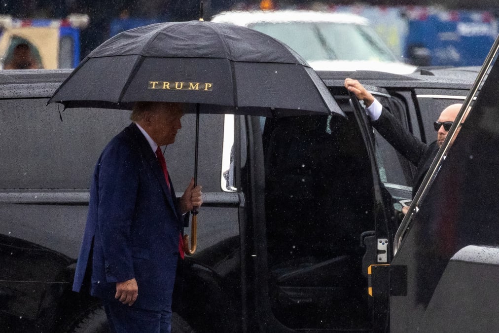 L'ancien president americain donald trump a l'aeroport national reagan washington, a proximite d'arlington, virginie, aux etats-unis